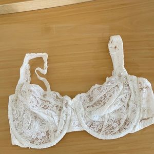 Warner’s 38D Lace Underwire Bra